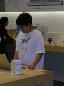 Aaron Swartz at the opening of the Michigan Avenue Apple store in Chicago